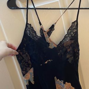 Beautiful boho lace floral spaghetti strap cross back flower dress S